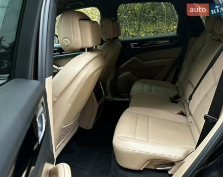 Черный Порше Каен, объемом двигателя 3 л и пробегом 40 тыс. км за 75000 $, фото 26 на Automoto.ua