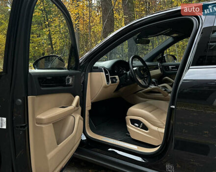 Черный Порше Каен, объемом двигателя 3 л и пробегом 40 тыс. км за 75000 $, фото 17 на Automoto.ua