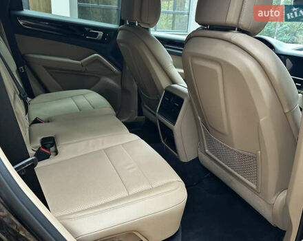 Черный Порше Каен, объемом двигателя 3 л и пробегом 40 тыс. км за 75000 $, фото 27 на Automoto.ua