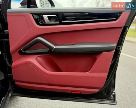 Черный Порше Каен, объемом двигателя 3 л и пробегом 44 тыс. км за 72500 $, фото 37 на Automoto.ua