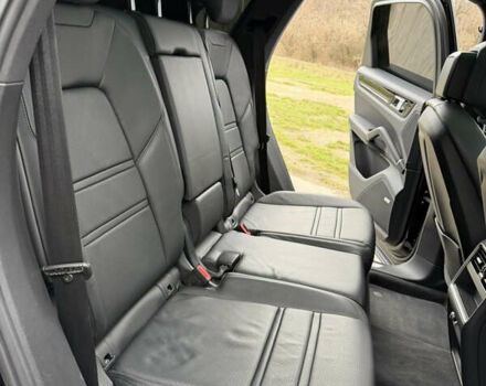 Черный Порше Каен, объемом двигателя 3 л и пробегом 66 тыс. км за 57500 $, фото 46 на Automoto.ua