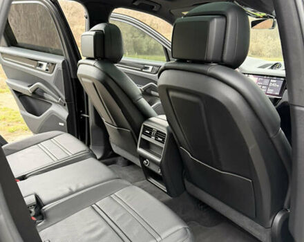 Черный Порше Каен, объемом двигателя 3 л и пробегом 66 тыс. км за 57500 $, фото 45 на Automoto.ua