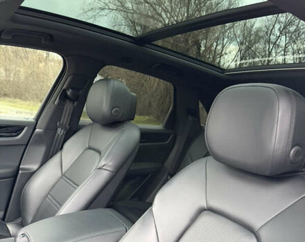 Черный Порше Каен, объемом двигателя 3 л и пробегом 66 тыс. км за 57500 $, фото 32 на Automoto.ua