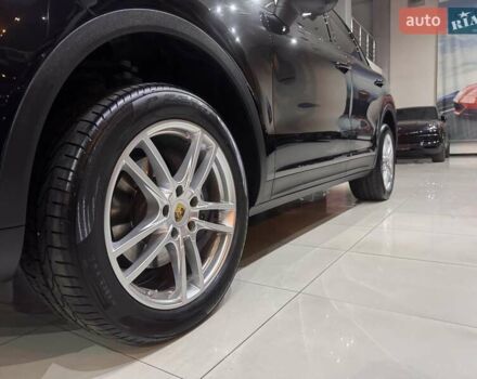 Черный Порше Каен, объемом двигателя 3 л и пробегом 32 тыс. км за 69900 $, фото 51 на Automoto.ua