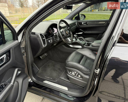 Черный Порше Каен, объемом двигателя 4 л и пробегом 89 тыс. км за 84500 $, фото 30 на Automoto.ua