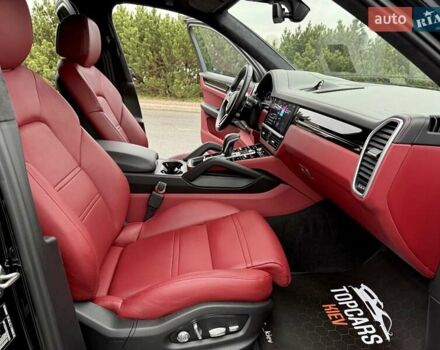 Черный Порше Каен, объемом двигателя 3 л и пробегом 44 тыс. км за 72500 $, фото 40 на Automoto.ua