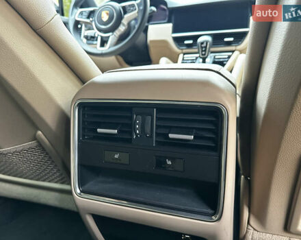 Черный Порше Каен, объемом двигателя 3 л и пробегом 40 тыс. км за 75000 $, фото 29 на Automoto.ua