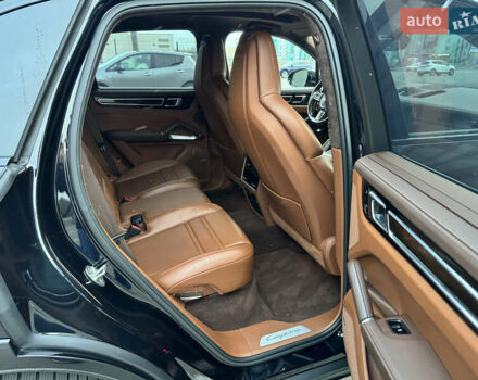 Чорний Порше Cayenne, об'ємом двигуна 4 л та пробігом 88 тис. км за 98800 $, фото 19 на Automoto.ua