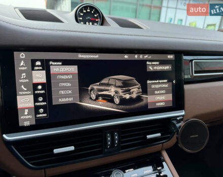 Чорний Порше Cayenne, об'ємом двигуна 4 л та пробігом 88 тис. км за 98800 $, фото 57 на Automoto.ua