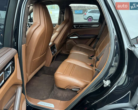 Чорний Порше Cayenne, об'ємом двигуна 4 л та пробігом 88 тис. км за 98800 $, фото 49 на Automoto.ua