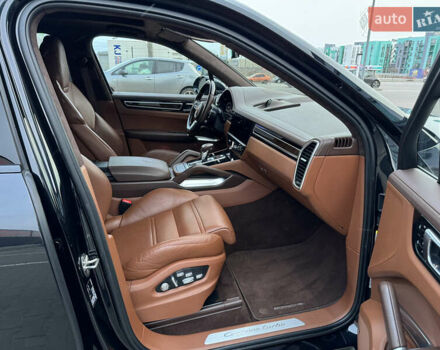 Чорний Порше Cayenne, об'ємом двигуна 4 л та пробігом 88 тис. км за 98800 $, фото 17 на Automoto.ua