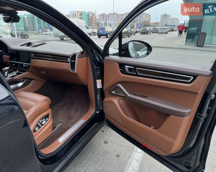 Черный Порше Каен, объемом двигателя 4 л и пробегом 83 тыс. км за 110000 $, фото 33 на Automoto.ua