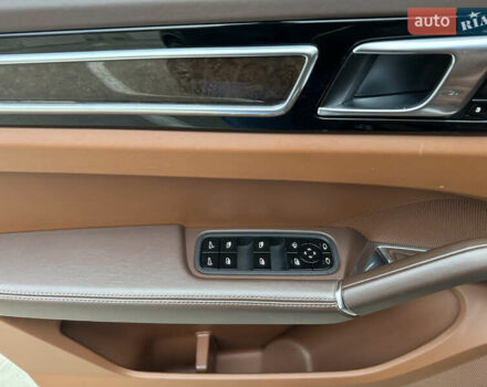 Чорний Порше Cayenne, об'ємом двигуна 4 л та пробігом 88 тис. км за 98800 $, фото 36 на Automoto.ua