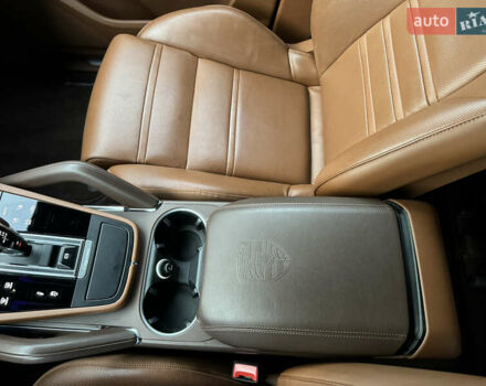 Чорний Порше Cayenne, об'ємом двигуна 4 л та пробігом 88 тис. км за 98800 $, фото 52 на Automoto.ua