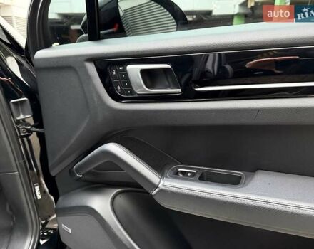 Чорний Порше Cayenne, об'ємом двигуна 2.89 л та пробігом 60 тис. км за 72990 $, фото 16 на Automoto.ua