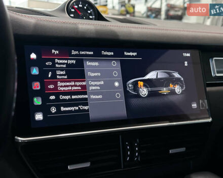 Черный Порше Каен, объемом двигателя 4 л и пробегом 34 тыс. км за 95000 $, фото 22 на Automoto.ua