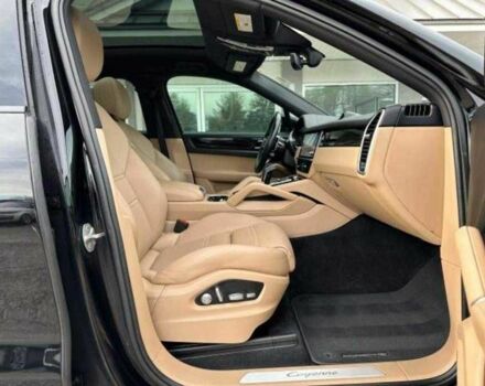Чорний Порше Cayenne, об'ємом двигуна 3 л та пробігом 31 тис. км за 55500 $, фото 3 на Automoto.ua