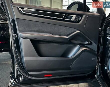 Черный Порше Каен, объемом двигателя 4 л и пробегом 34 тыс. км за 95000 $, фото 10 на Automoto.ua