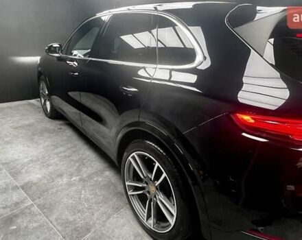 Черный Порше Каен, объемом двигателя 3 л и пробегом 63 тыс. км за 79300 $, фото 2 на Automoto.ua