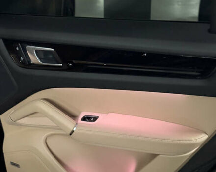 Чорний Порше Cayenne, об'ємом двигуна 3 л та пробігом 1 тис. км за 117500 $, фото 8 на Automoto.ua