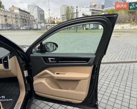 Черный Порше Каен, объемом двигателя 3 л и пробегом 35 тыс. км за 81999 $, фото 25 на Automoto.ua