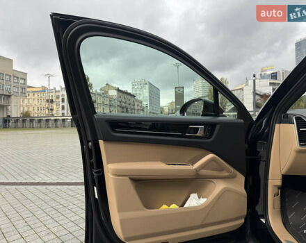 Черный Порше Каен, объемом двигателя 3 л и пробегом 35 тыс. км за 81999 $, фото 11 на Automoto.ua