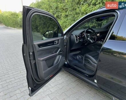 Чорний Порше Cayenne, об'ємом двигуна 4 л та пробігом 21 тис. км за 88000 $, фото 19 на Automoto.ua
