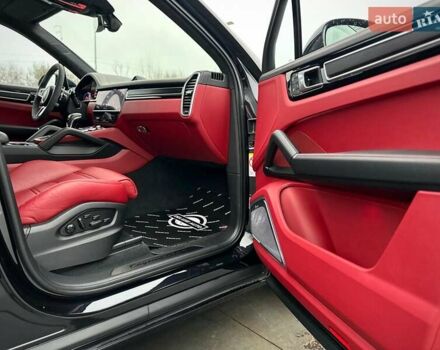 Черный Порше Каен, объемом двигателя 4 л и пробегом 57 тыс. км за 109900 $, фото 65 на Automoto.ua