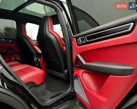 Черный Порше Каен, объемом двигателя 4 л и пробегом 57 тыс. км за 109900 $, фото 77 на Automoto.ua