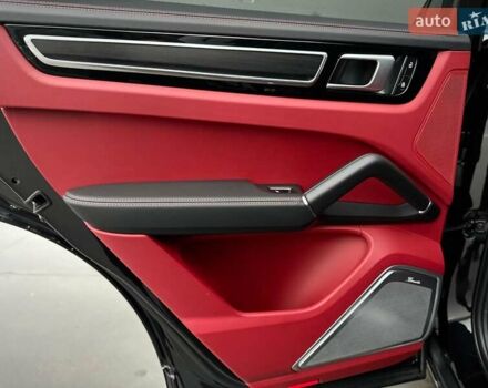 Черный Порше Каен, объемом двигателя 4 л и пробегом 57 тыс. км за 109900 $, фото 62 на Automoto.ua