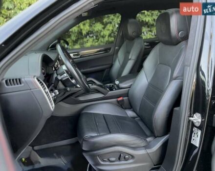 Чорний Порше Cayenne, об'ємом двигуна 4 л та пробігом 21 тис. км за 88000 $, фото 23 на Automoto.ua