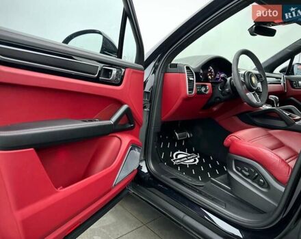 Черный Порше Каен, объемом двигателя 4 л и пробегом 57 тыс. км за 109900 $, фото 39 на Automoto.ua