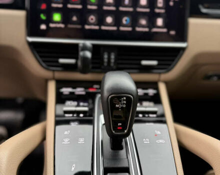 Порше Cayenne 2022 у Києві на Automoto.ua Чорний Порше Cayenne, об'ємом двигуна 3 л та пробігом 50 тис. км за 92000 $, фото 16 на Automoto.ua