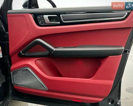 Черный Порше Каен, объемом двигателя 4 л и пробегом 57 тыс. км за 109900 $, фото 67 на Automoto.ua