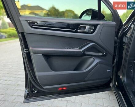 Чорний Порше Cayenne, об'ємом двигуна 4 л та пробігом 21 тис. км за 88000 $, фото 20 на Automoto.ua