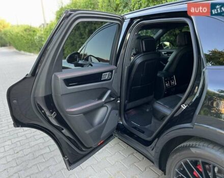 Чорний Порше Cayenne, об'ємом двигуна 4 л та пробігом 21 тис. км за 88000 $, фото 25 на Automoto.ua