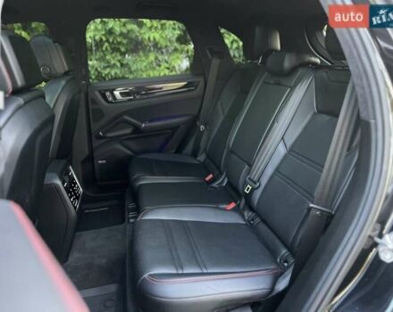 Чорний Порше Cayenne, об'ємом двигуна 4 л та пробігом 21 тис. км за 88000 $, фото 26 на Automoto.ua