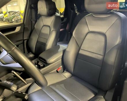 Чорний Порше Cayenne, об'ємом двигуна 3 л та пробігом 64 тис. км за 101020 $, фото 26 на Automoto.ua