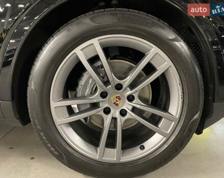 Чорний Порше Cayenne, об'ємом двигуна 3 л та пробігом 64 тис. км за 99446 $, фото 15 на Automoto.ua