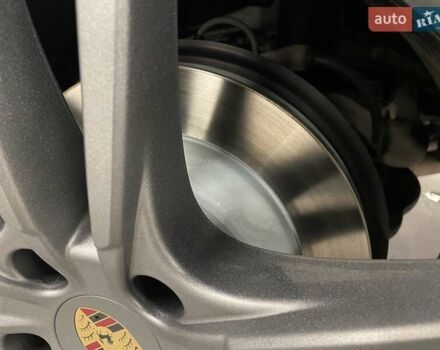 Чорний Порше Cayenne, об'ємом двигуна 3 л та пробігом 64 тис. км за 99446 $, фото 12 на Automoto.ua