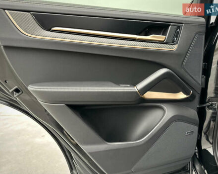 Черный Порше Каен, объемом двигателя 4 л и пробегом 18 тыс. км за 175000 $, фото 57 на Automoto.ua