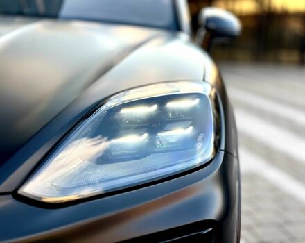 Чорний Порше Cayenne, об'ємом двигуна 4 л та пробігом 5 тис. км за 210000 $, фото 18 на Automoto.ua