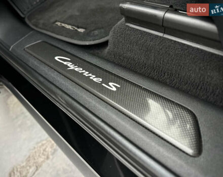 Черный Порше Каен, объемом двигателя 4 л и пробегом 18 тыс. км за 175000 $, фото 50 на Automoto.ua