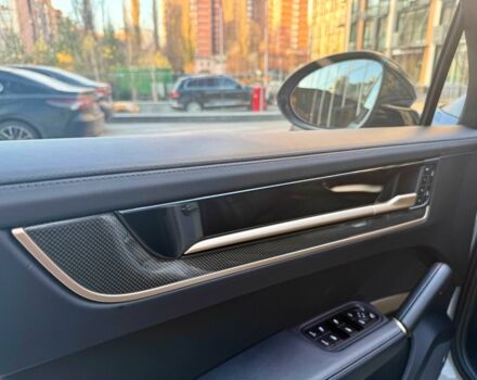 Чорний Порше Cayenne, об'ємом двигуна 4 л та пробігом 5 тис. км за 210000 $, фото 10 на Automoto.ua