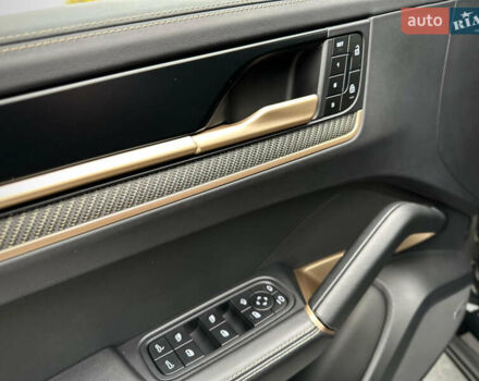 Черный Порше Каен, объемом двигателя 4 л и пробегом 18 тыс. км за 175000 $, фото 44 на Automoto.ua