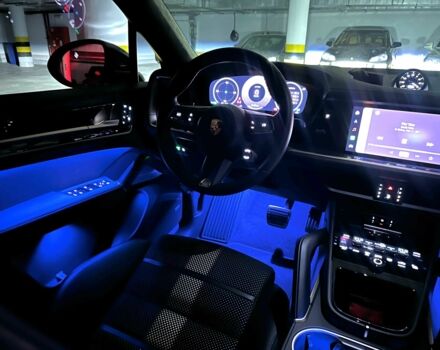 Чорний Порше Cayenne, об'ємом двигуна 4 л та пробігом 5 тис. км за 210000 $, фото 13 на Automoto.ua