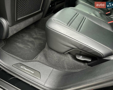 Черный Порше Каен, объемом двигателя 4 л и пробегом 18 тыс. км за 175000 $, фото 51 на Automoto.ua