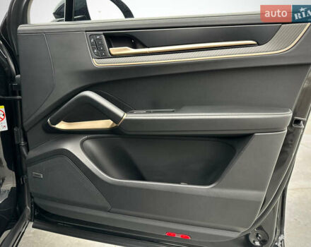 Черный Порше Каен, объемом двигателя 4 л и пробегом 18 тыс. км за 175000 $, фото 66 на Automoto.ua