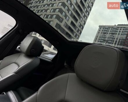 Чорний Порше Cayenne, об'ємом двигуна 3 л та пробігом 19 тис. км за 159555 $, фото 32 на Automoto.ua