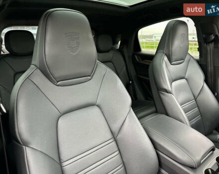 Черный Порше Каен, объемом двигателя 4 л и пробегом 18 тыс. км за 175000 $, фото 69 на Automoto.ua